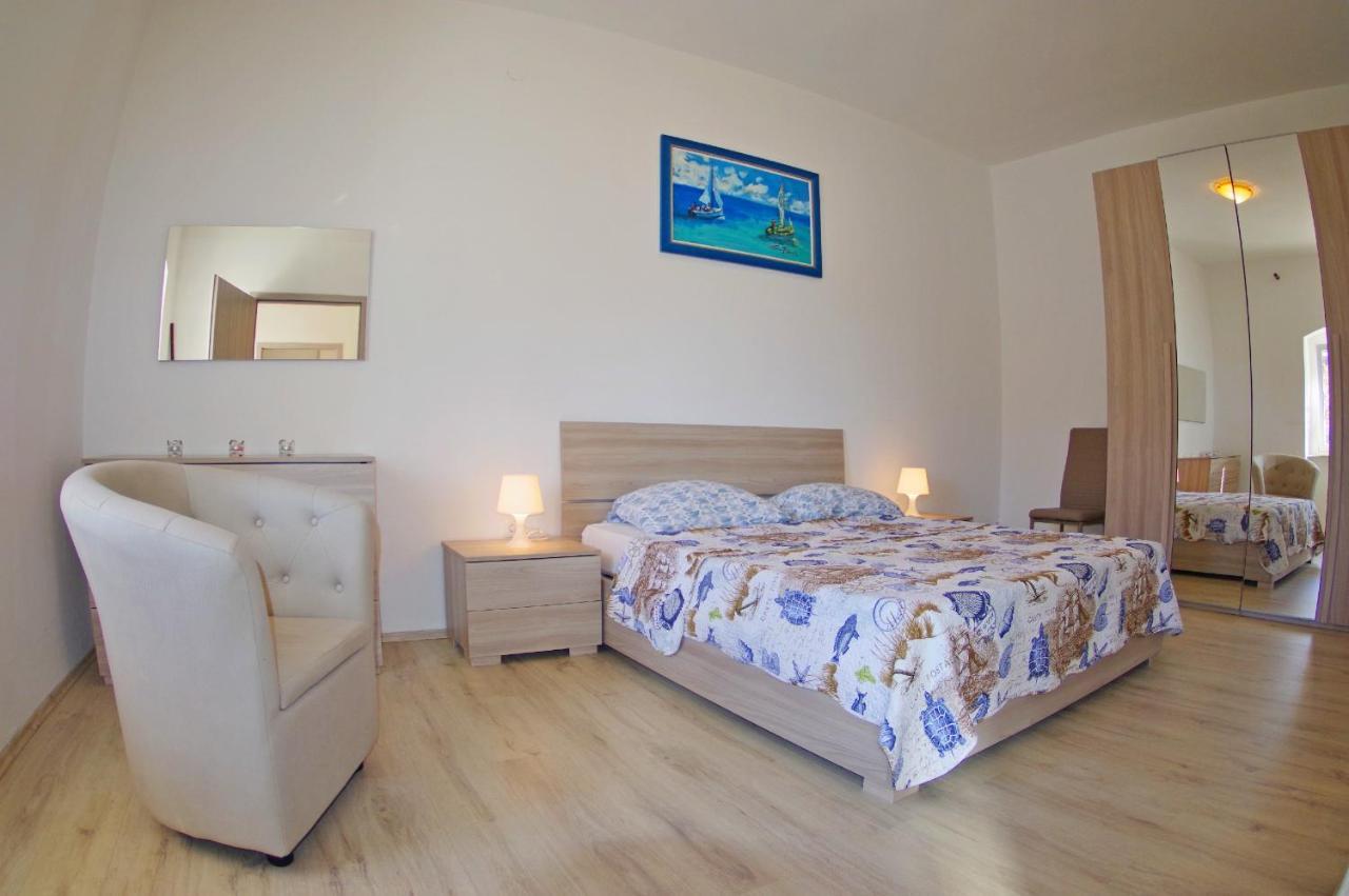 Holiday Apartments In House Sanja Rakalj Exterior photo